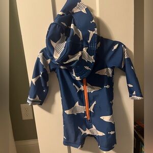Baby tea collection rashguard and hat